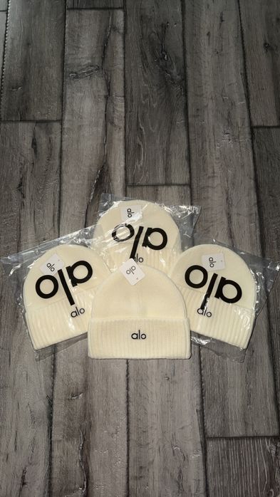 Шапка alo молочна. Alo. alo. ALO оригінал