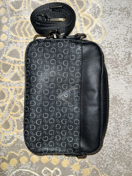 Оригінальна сумка через плече Guess