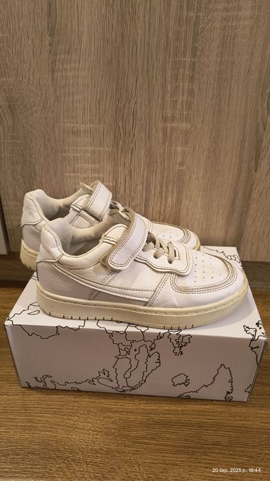 Білі кеди, кросівки