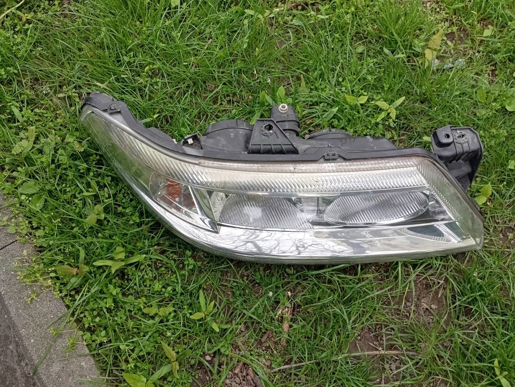 Lampa prawa przód renault laguna II