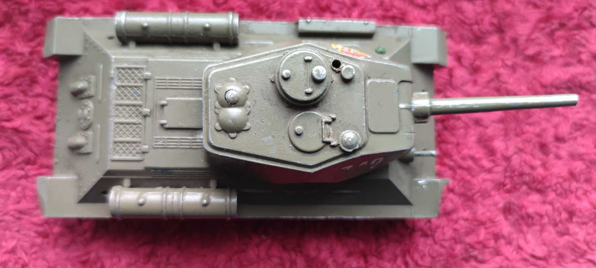 Модель танка Т-34.  В коллекцию.