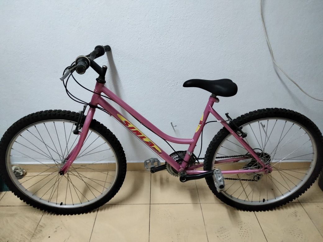 Bicicleta rosa de menina