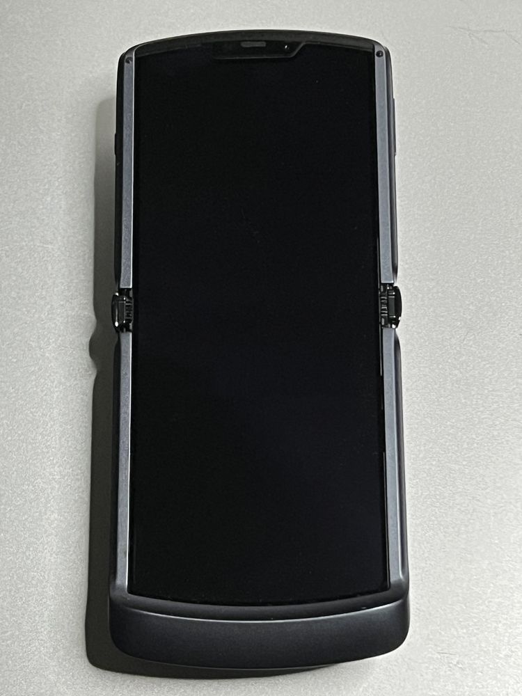 Motorola Razr 5G 8/256 как новый!