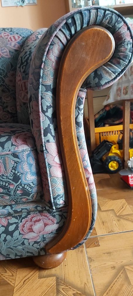 Sofa kanapa do salonu w kwiaty dwuosobowa