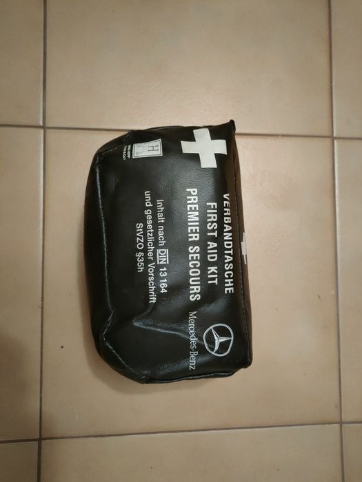 Apteczka samochodowa mercedes kompletna