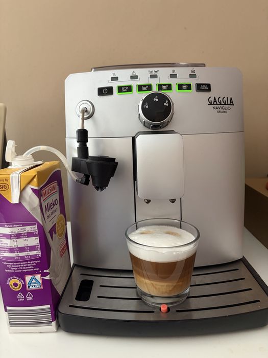 Włoski ekspres kawy GaGgia Saeco cappucino spieniacz młynek ceramiczny