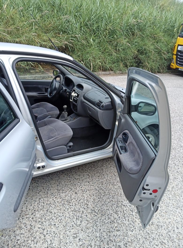 Renault Clio ano 2001 gasoleo