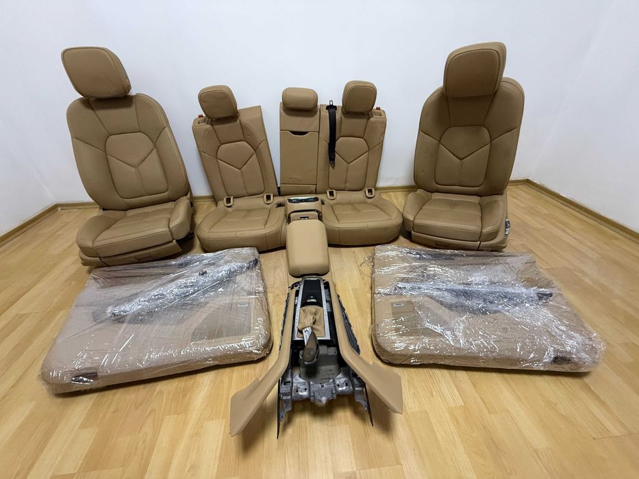 Porsche Macan Салон Дверні карти Пластик