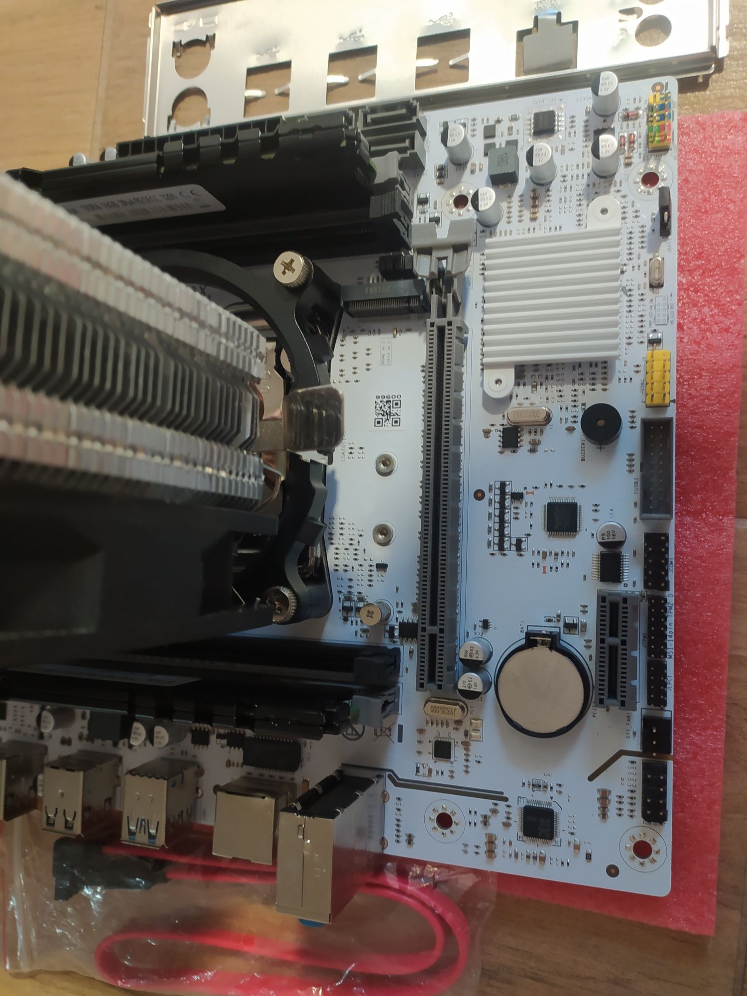 Qiyida X99H LGA 2011-3 + Xeon E5-2680v4 озу32гб ссд256 башта комплект