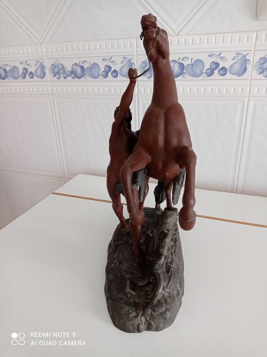 Cavalo em bronze modelo Marly
