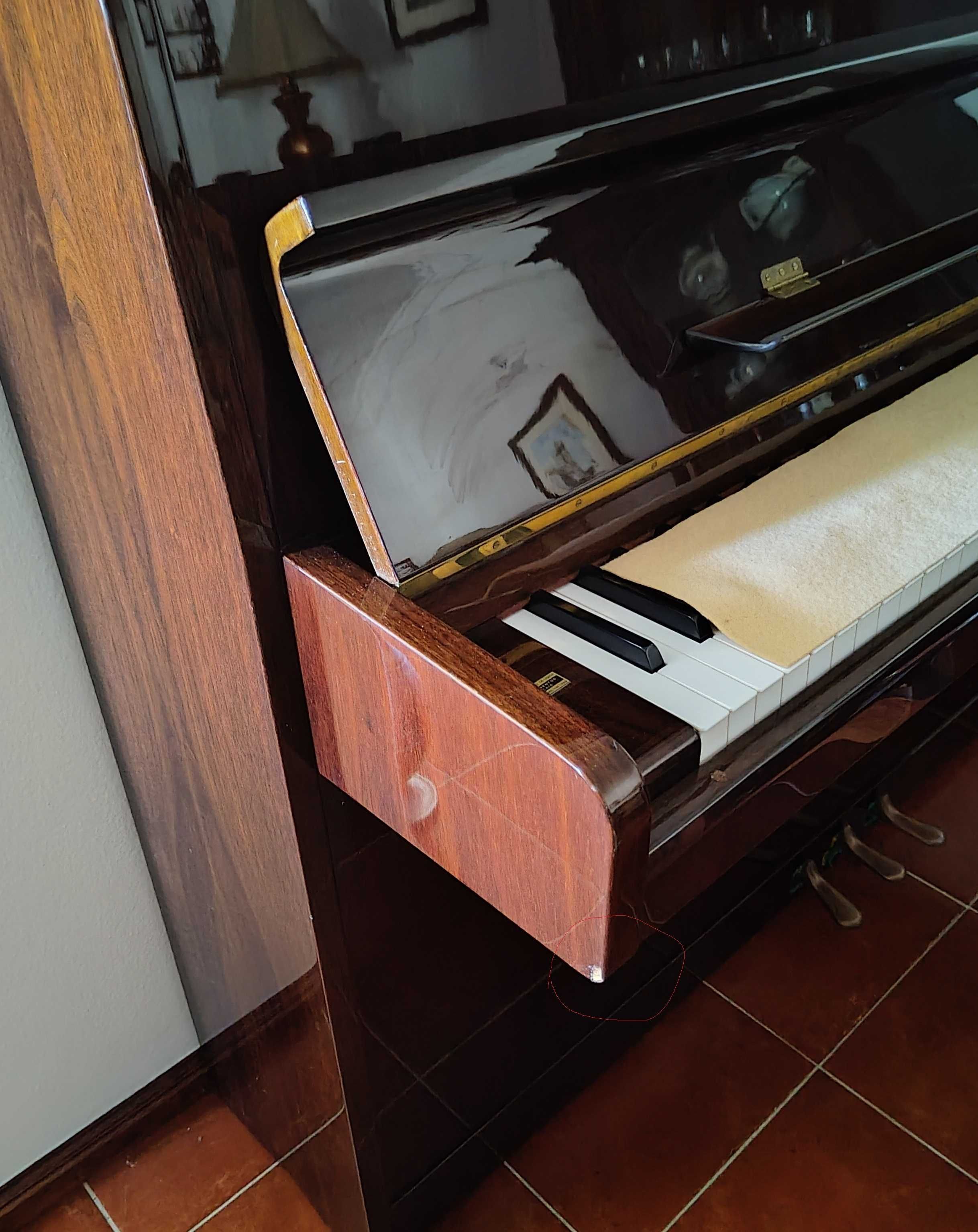 Piano vertical Scholze