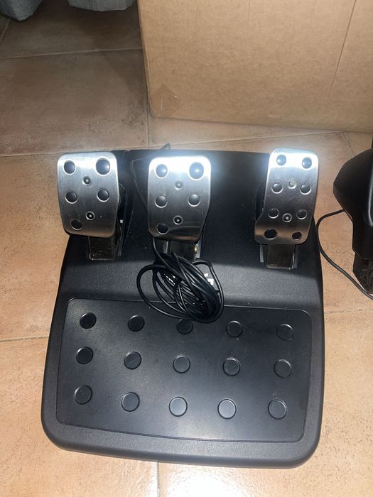 Volante e pedais logitech