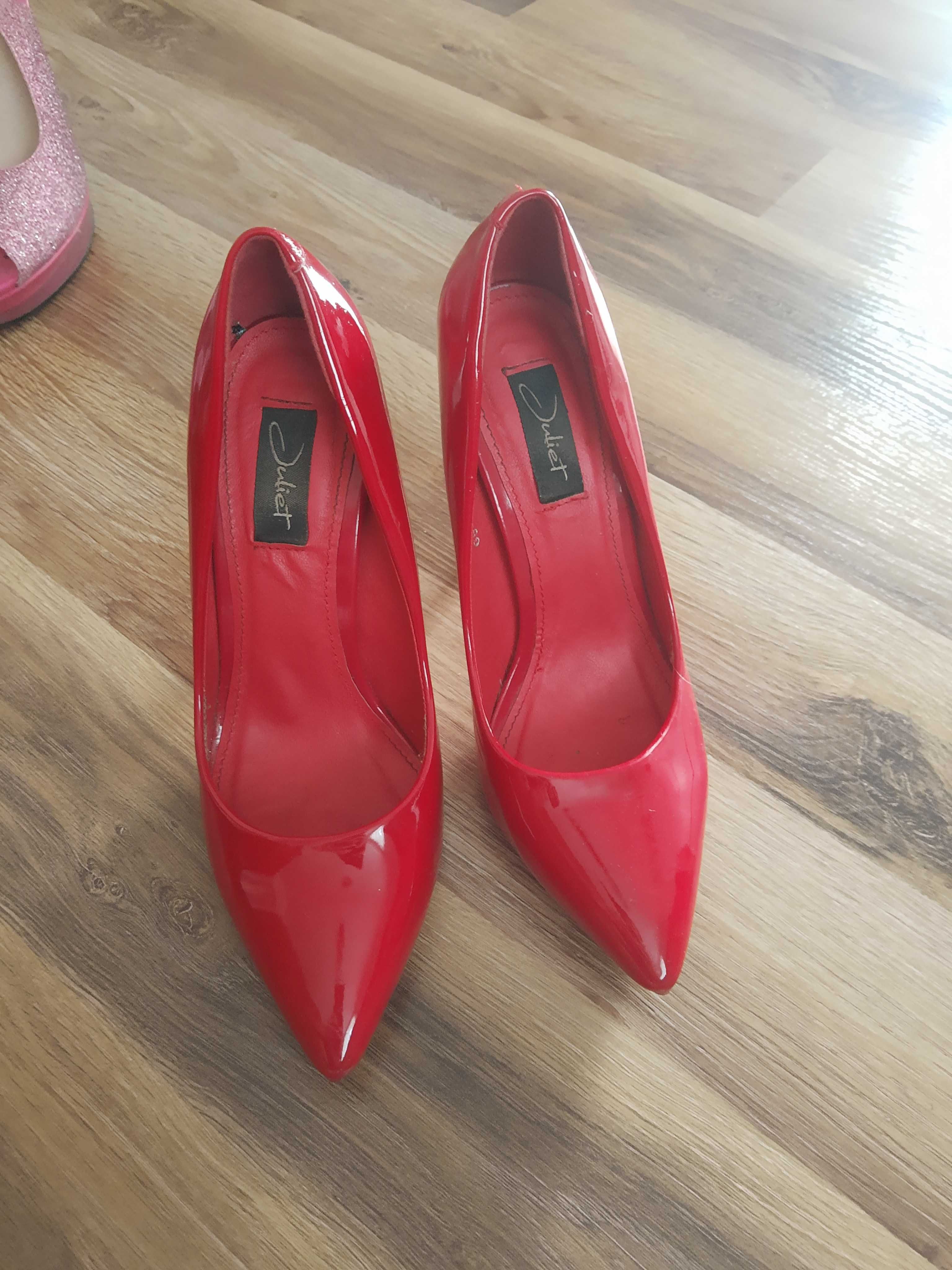 Buty/ czerwone szpilki