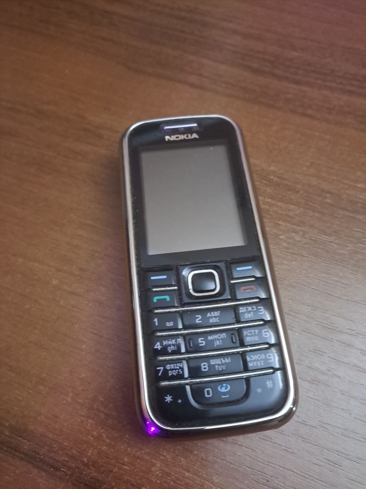 Смартфон Samsung J7, телефон Nokia 6233