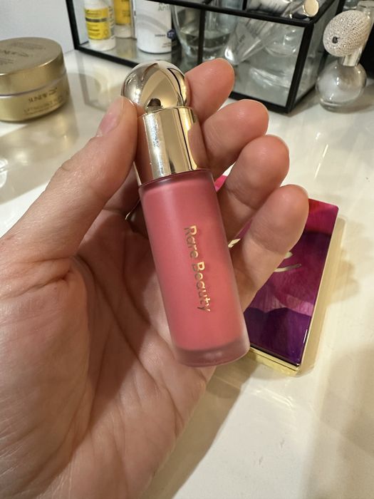 Soft pinch liquid blush róż do twarzy w plynie rare beauty happy