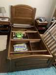 Cama de solteiro (e colchão incluído)