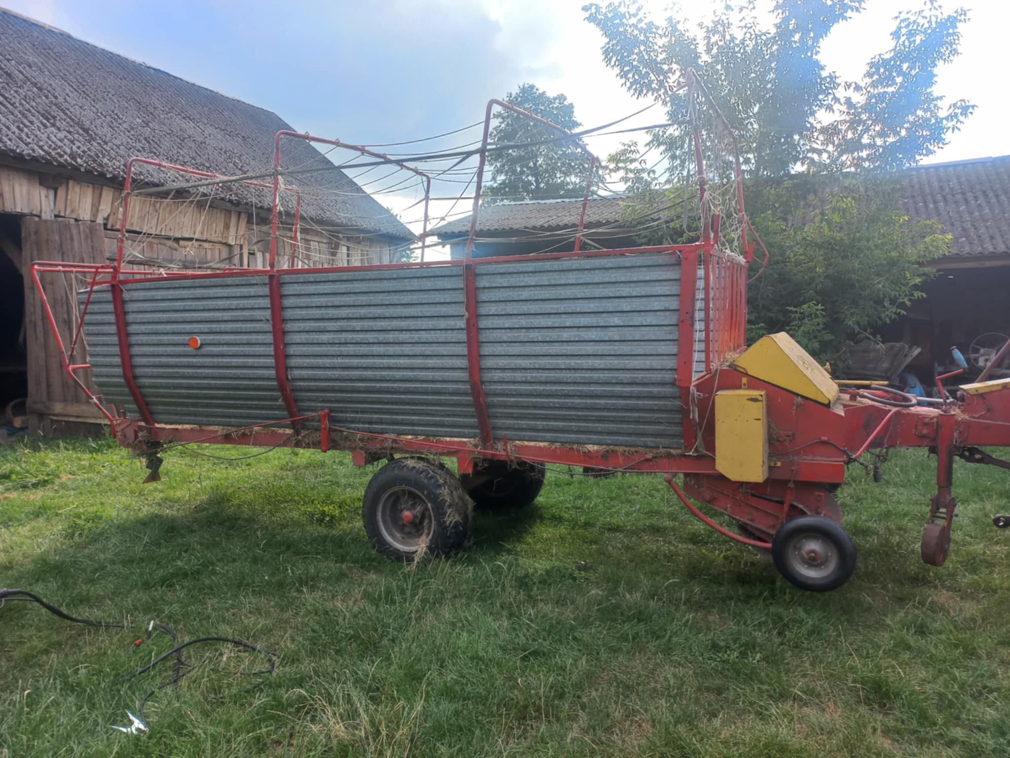 Przyczepa samozbierająca