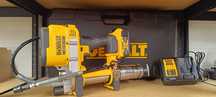 Smarownica Dewalt 18V 690 Bar 1x5AH  XR + ładowarka Mocna Końcowka