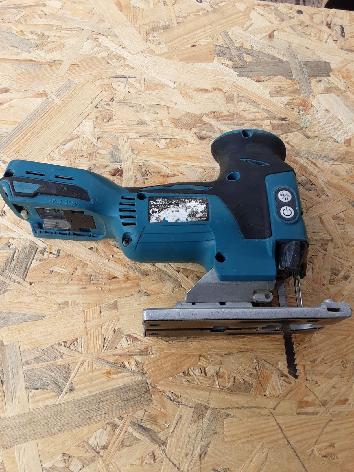 Makita лобзик аккумуляторний DJV181