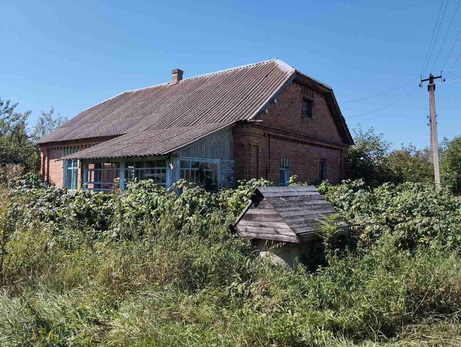 Продається будинок в селі Великі Гадомці. Всі подробиці за телефоном