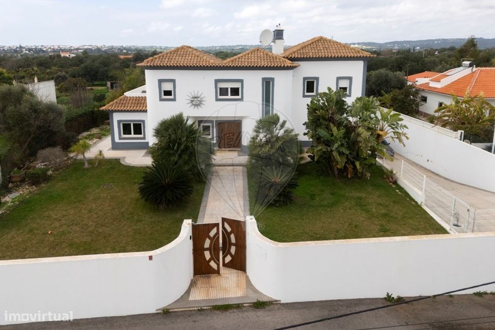 Moradia T4 para venda