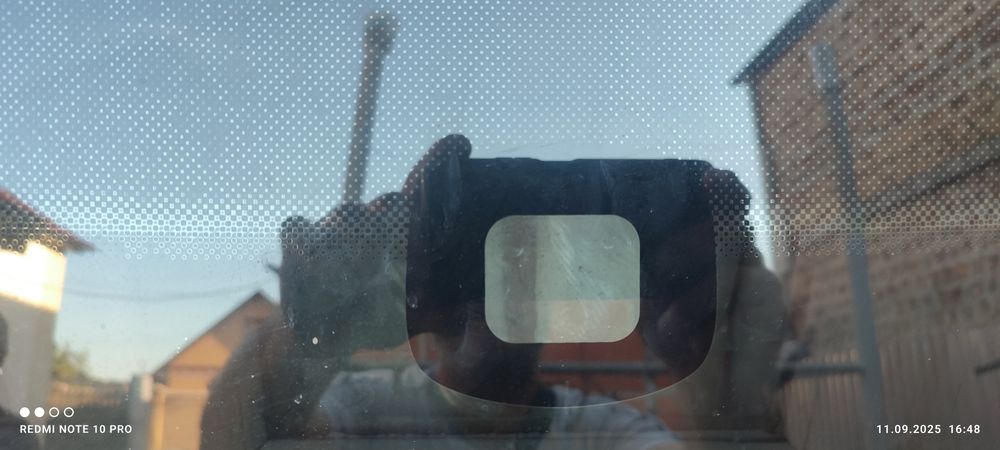 Продам лобовое стекло, оригинал.