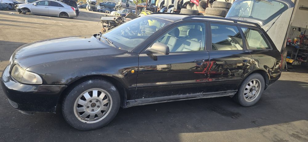 Drzwi zderzak klapa lampa maska LY7B Audi A4 B5 kombi 1,9 części