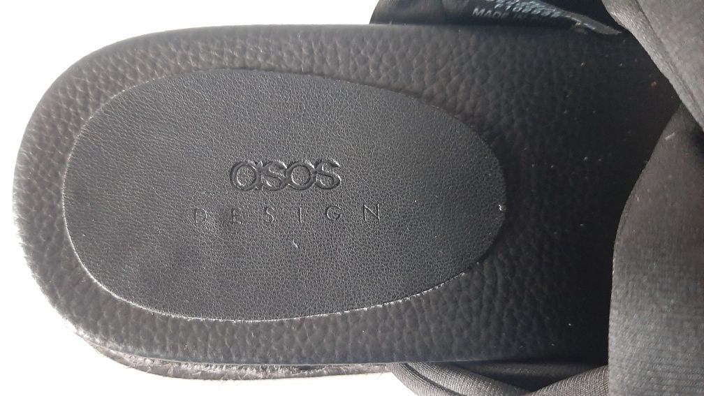 Asos  дутые шлёпанцы  41 размер 
Размер-36,п