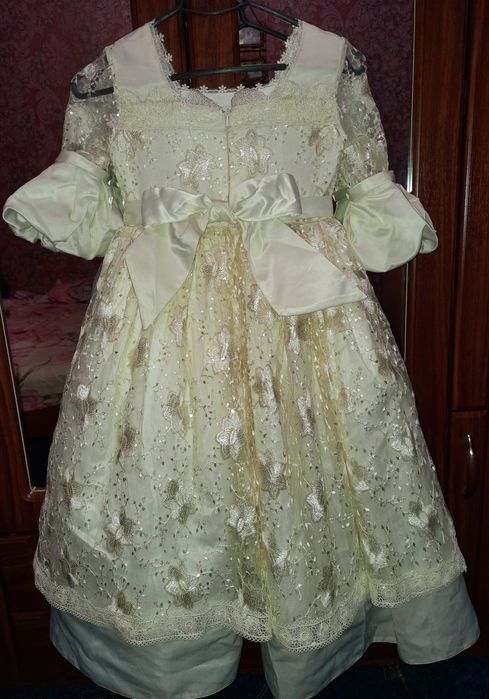 Продам гарну святкову сукню