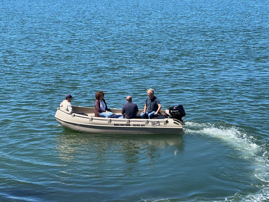 BARCO WHALY NOVO 435R EM HDPE