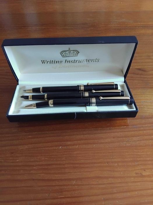 Estojo com 3 canetas