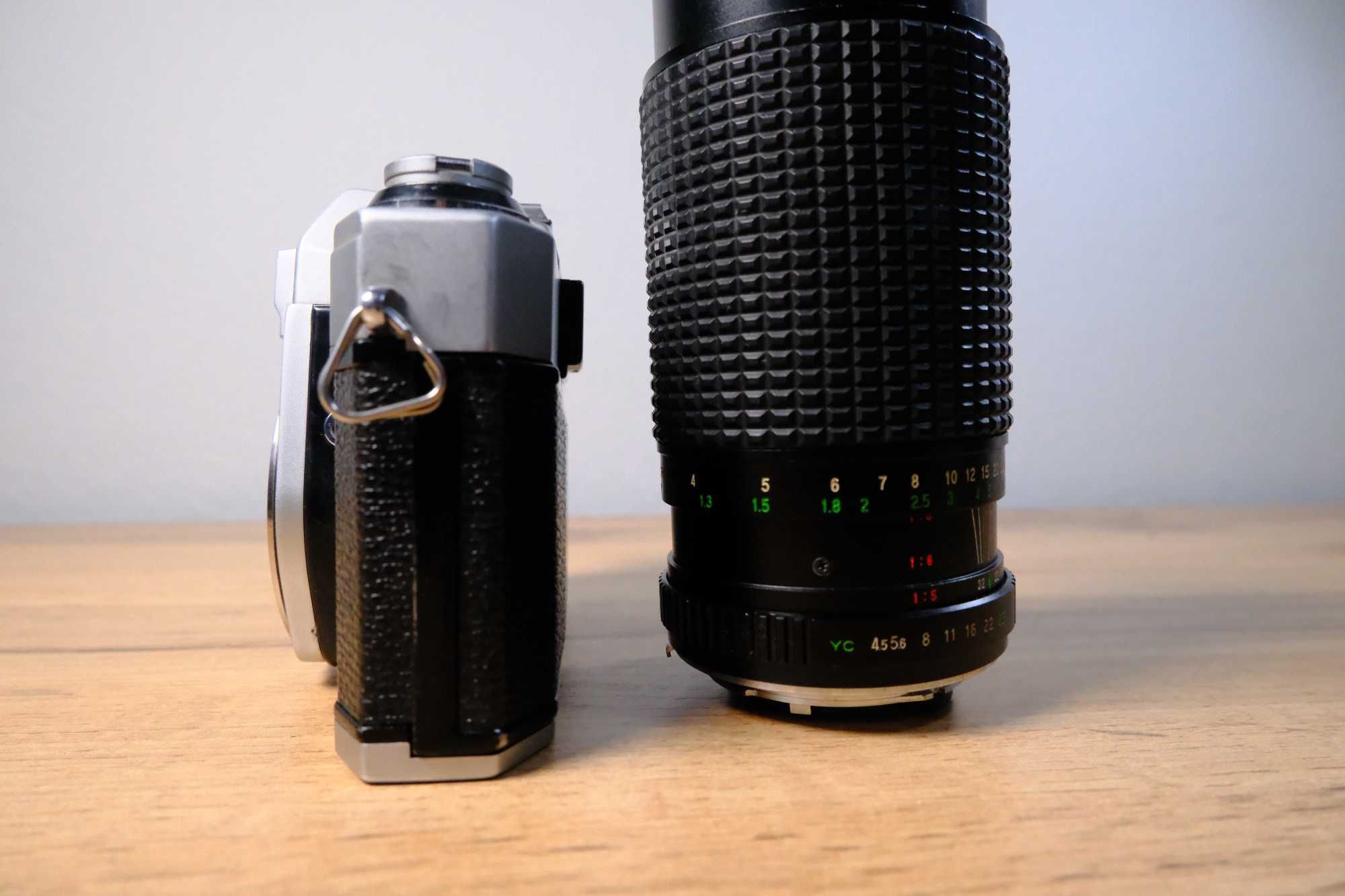 Aparat Yashica FX-2 z obiektywem Super Paragon PMC II Auto Tele Zoom