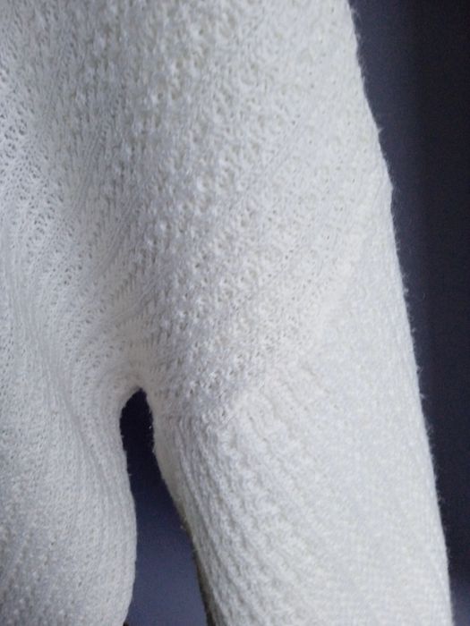 Biały lekki sweter. Szerokość od pachy do pachy 2x 55 cm oversize