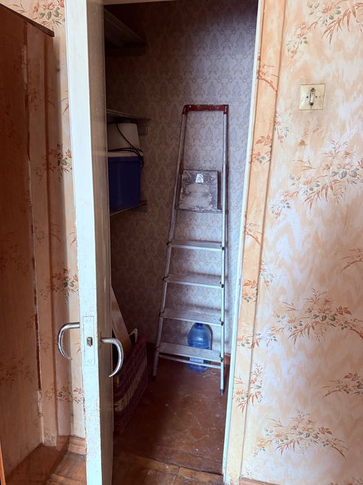 Продам 2хк-квартиру! ХТЗ, пр-т Александровский 136/8.