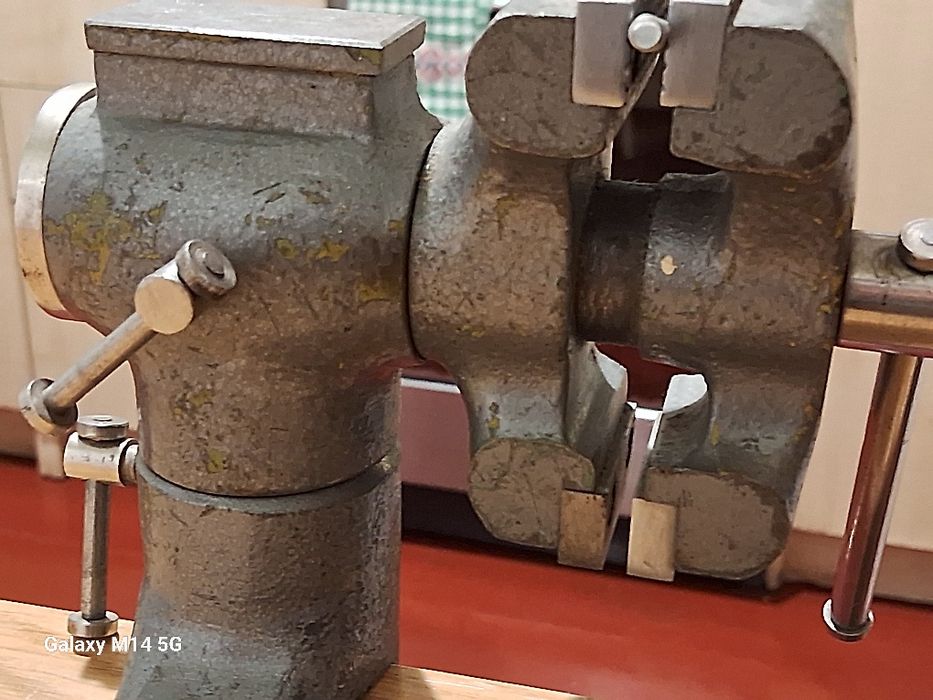 Тиски настольные,поворотные