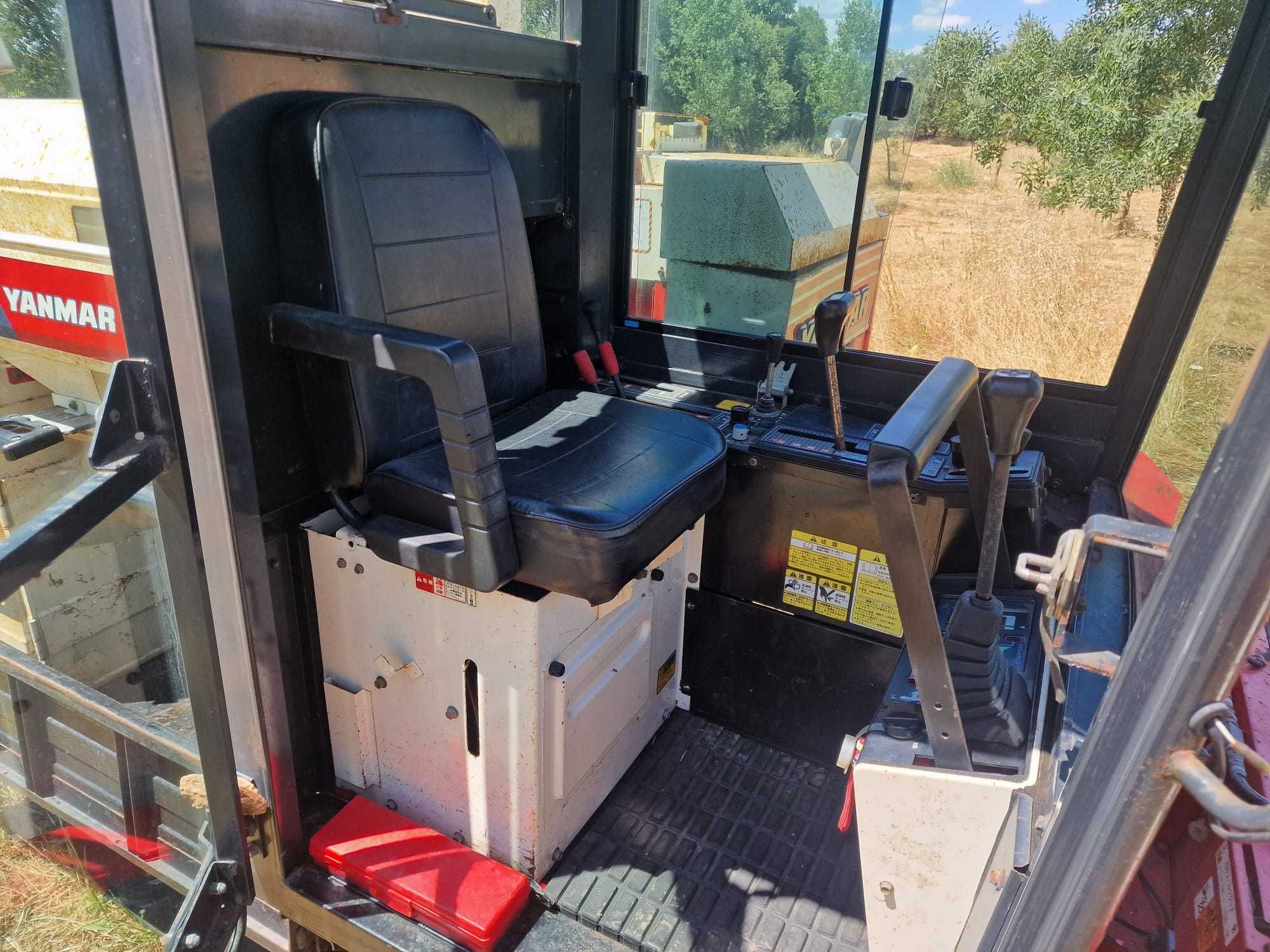 Mini Ceifeira Debulhadora Yanmar CS21 - Fabricada no Japão - Cabinada