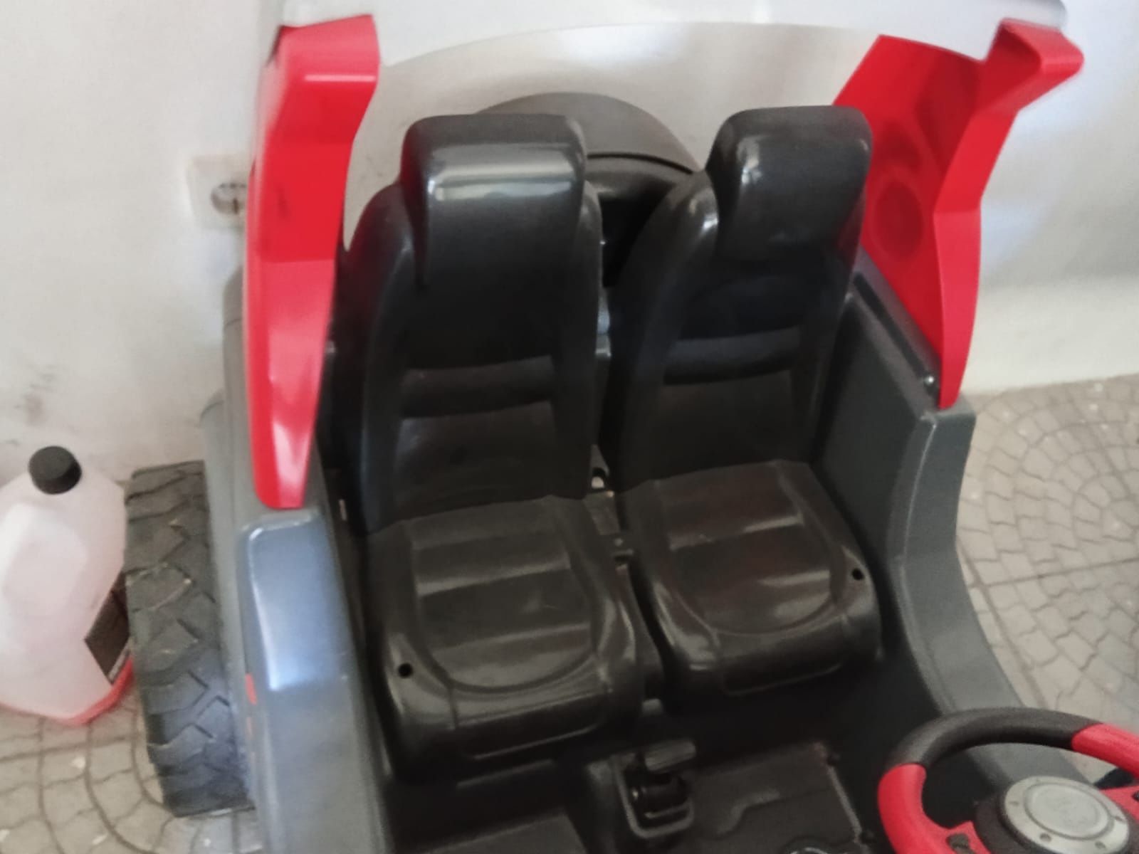 Carro a bateria , robusto ,dois lugares