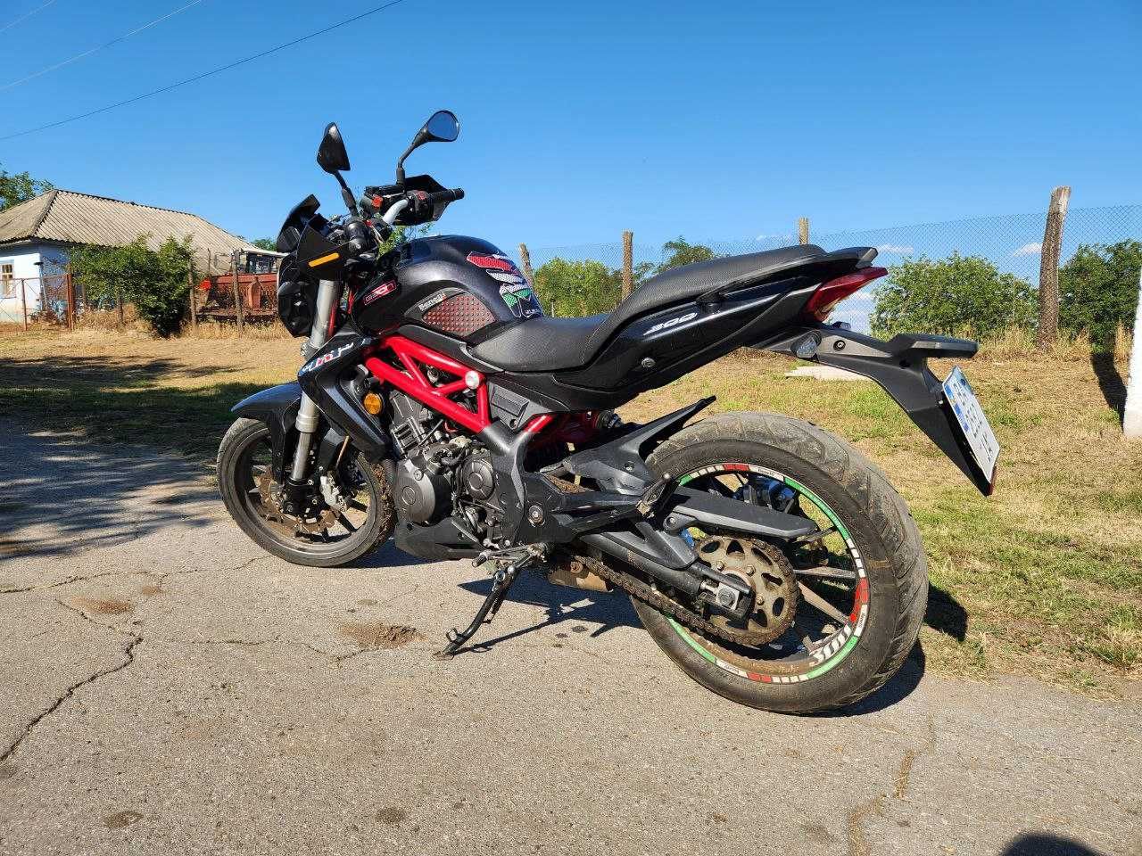 Benelli tnt 300 2015