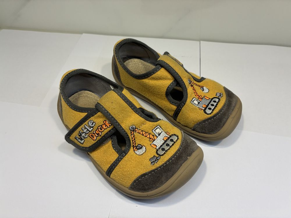 Kapcie Barefoot rozm. 28, dzieciece