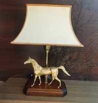 Lampa stołowa gabinetowa z koniem koń mosiężna  jeździectwo