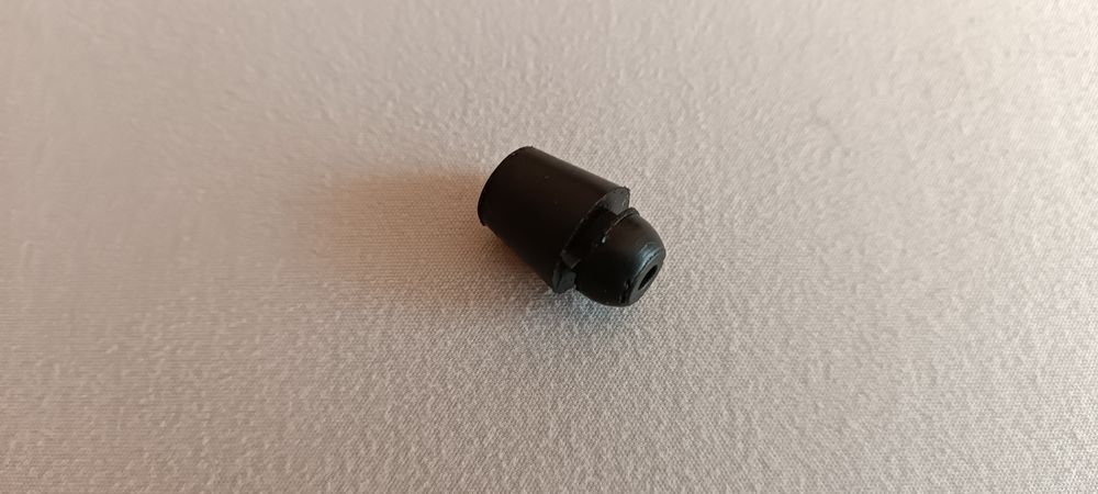 Гумовий бампер, обмежувач, грибочок дверей, багажника автомобіля