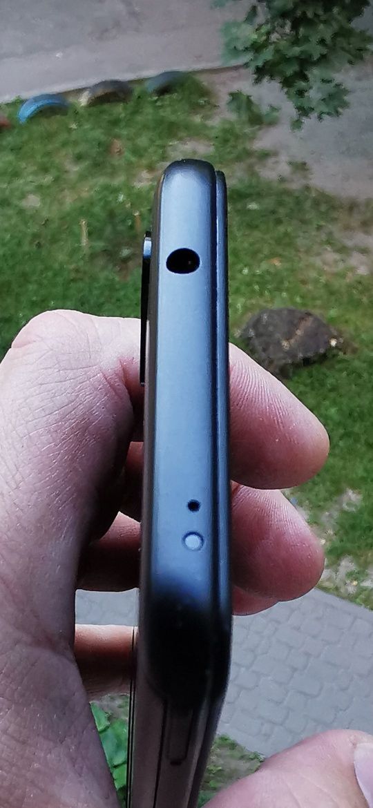 Xiaomi MI A2 Lite   4/64gb  4G   стан нового телефона