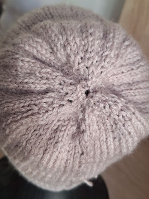 Czapka z wełny  dwu stronna.