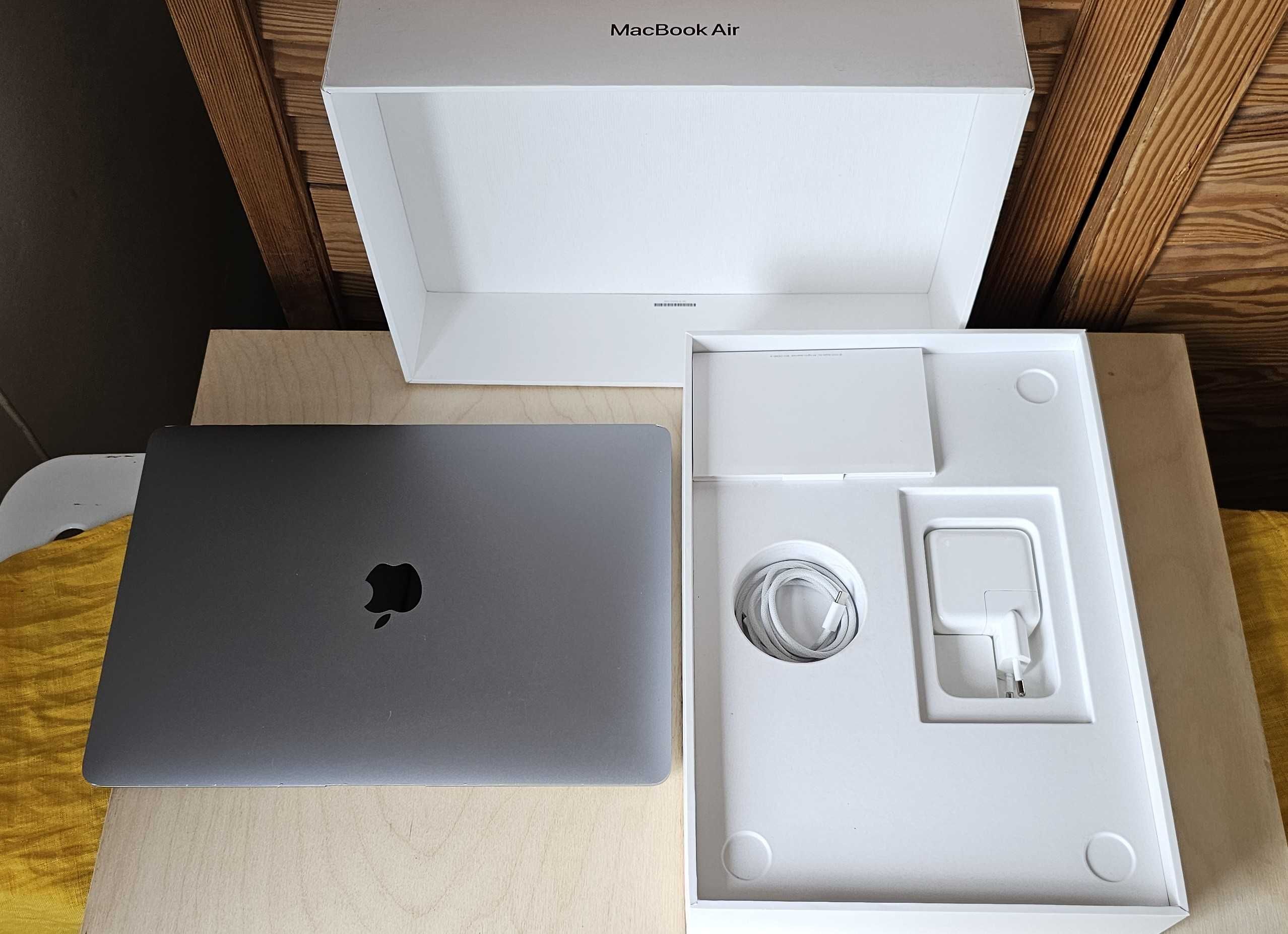 Macbook AIR A2337 M1 8C CPU 7C GPU 8/256 Space Gray 99% Bateria