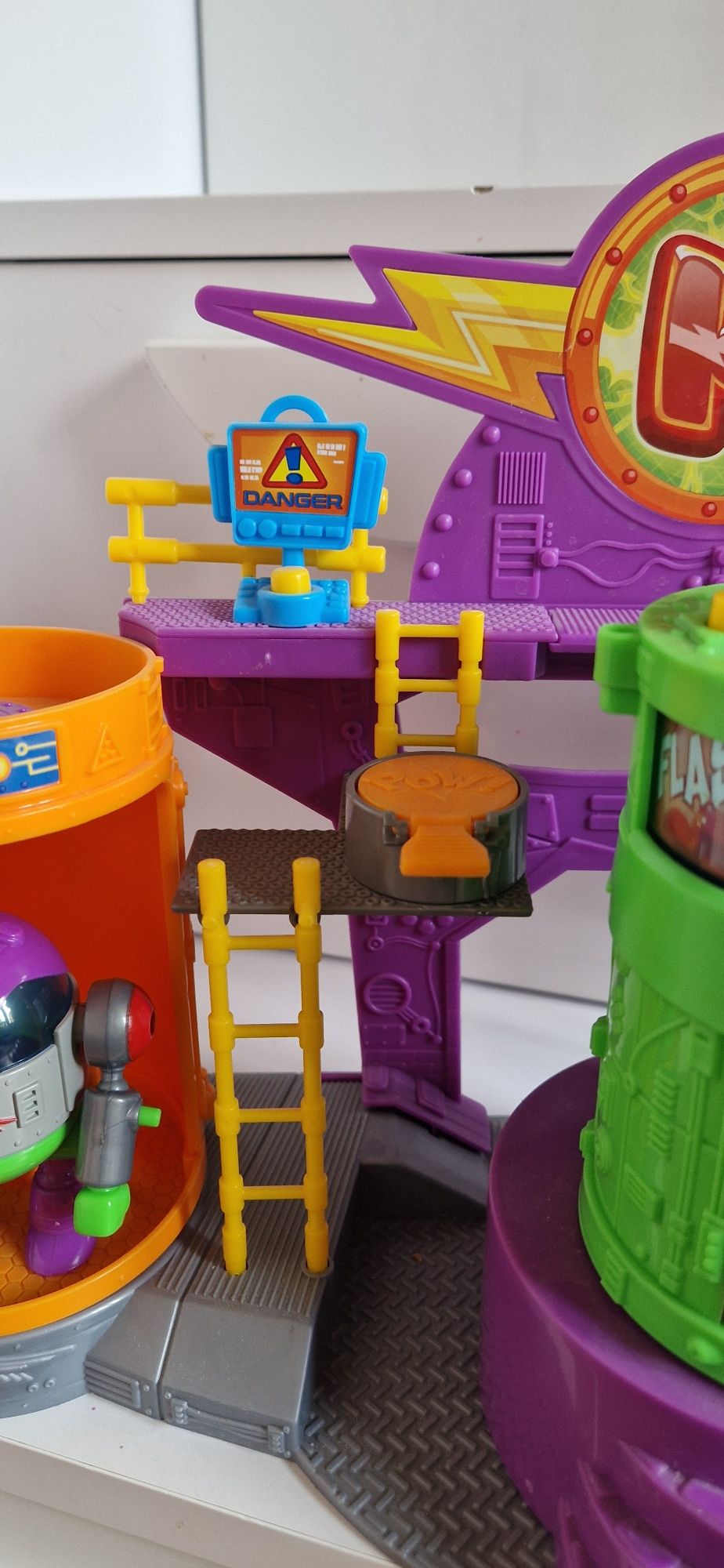 Baza Super Zings Laboratorium Kazoom