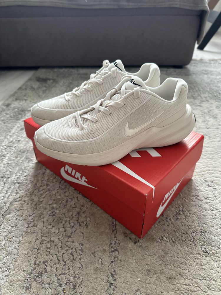 Кросівки чоловічі Nike Uplift Sc бежеві 43 р.