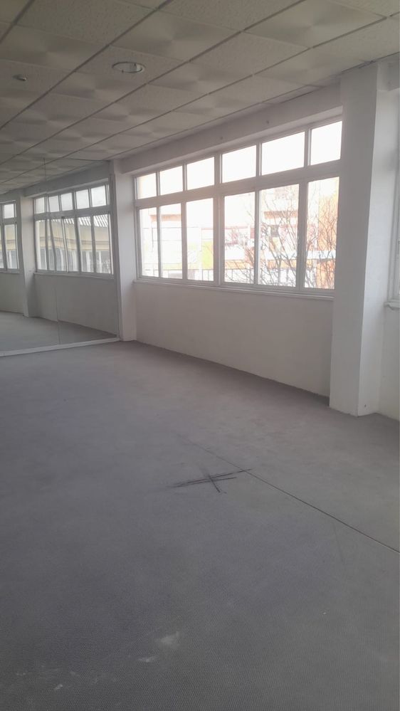 Arrenda-se espaço comercial c/ 440 m2, Cova da Piedade