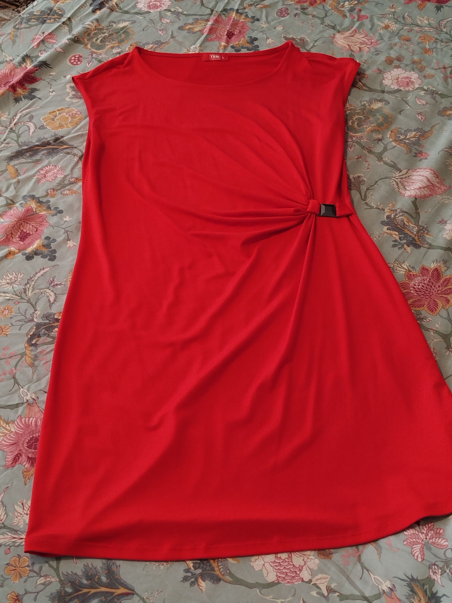 Czerwona  elegancka sukienka przed kolano TXM Fashion L 40
