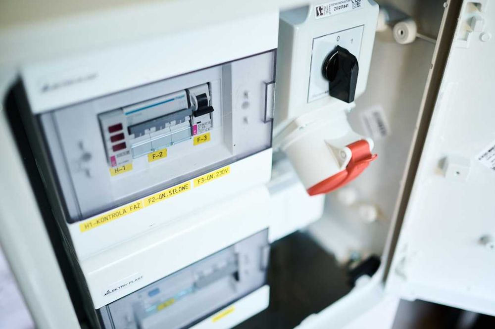 Elektryk - Kompleksowe usługi elektryczne