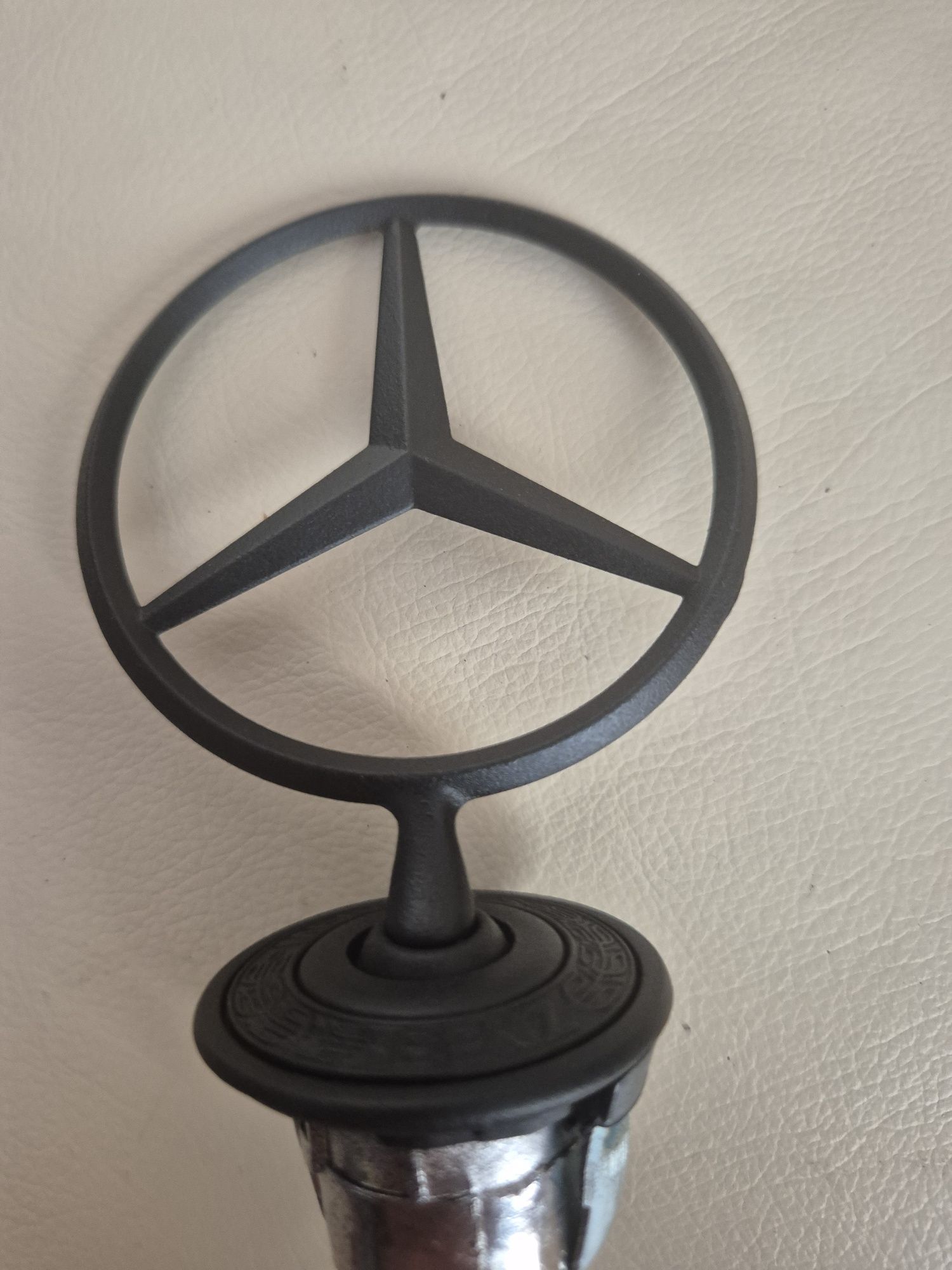 Emblemat logo celownik do Mercedesa modele E,C.S czarny mat